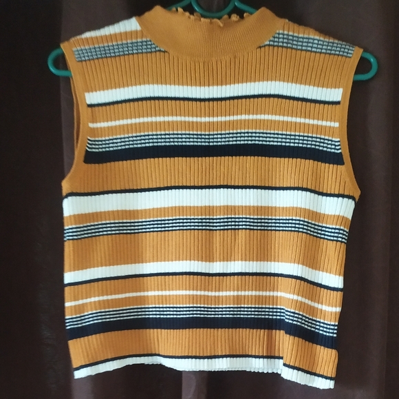 Ribbed crop top - Picture 10 of 11